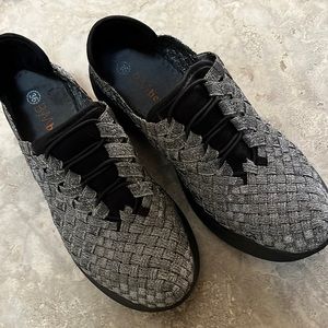 Bernie Mev Womens Victoria Pewter size 36. Fits size 6